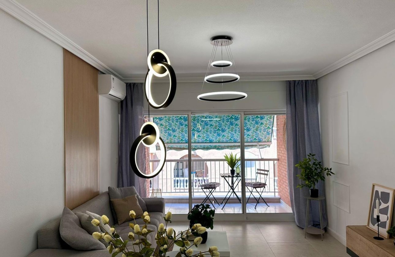 Herverkoop - Appartement -
Torrevieja - Estacion De Autobuses