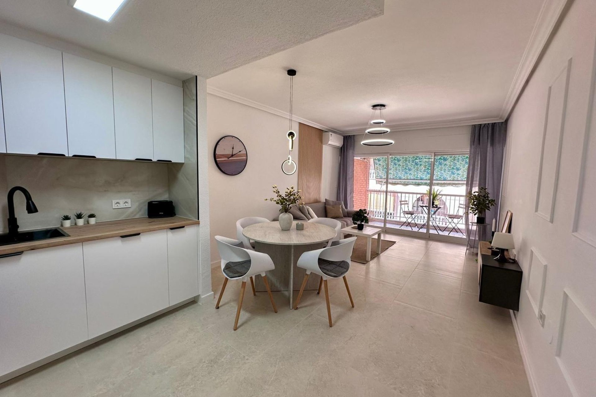 Herverkoop - Appartement -
Torrevieja - Estacion De Autobuses