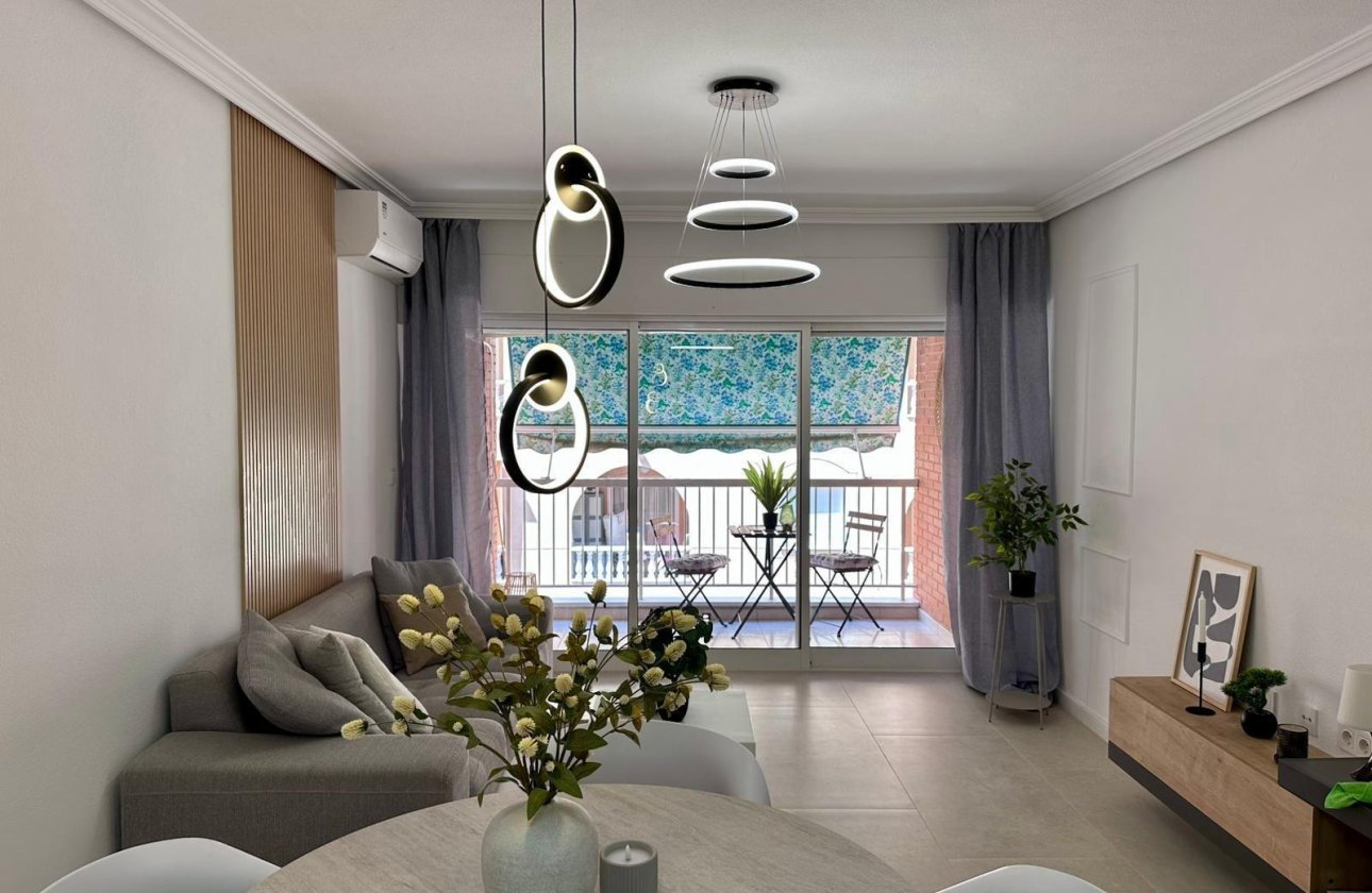 Herverkoop - Appartement -
Torrevieja - Estacion De Autobuses