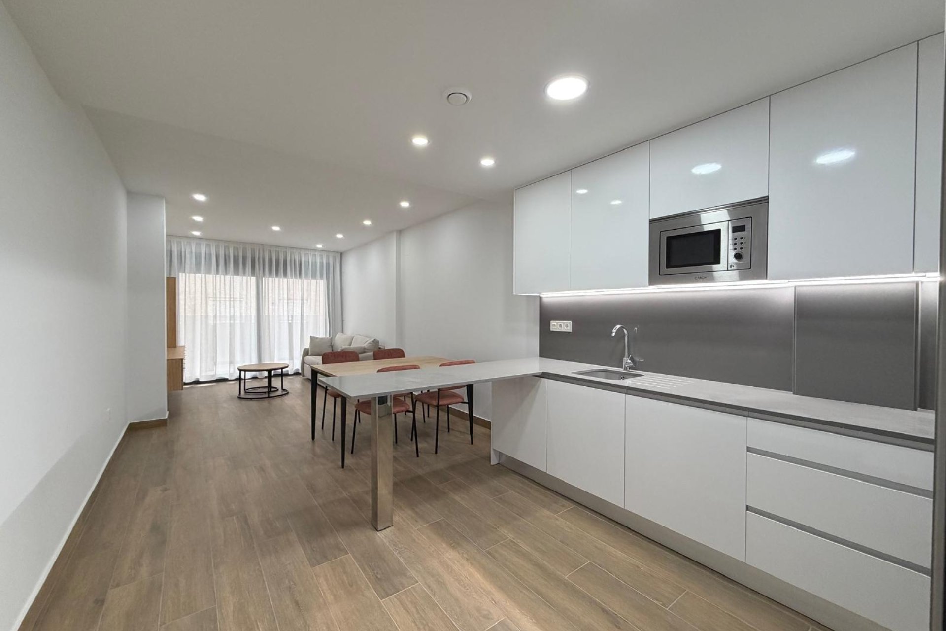 Herverkoop - Appartement -
Torrevieja - Estacion De Autobuses