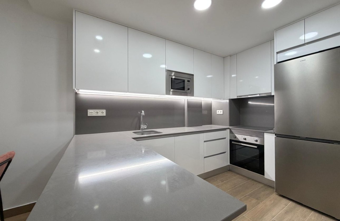 Herverkoop - Appartement -
Torrevieja - Estacion De Autobuses