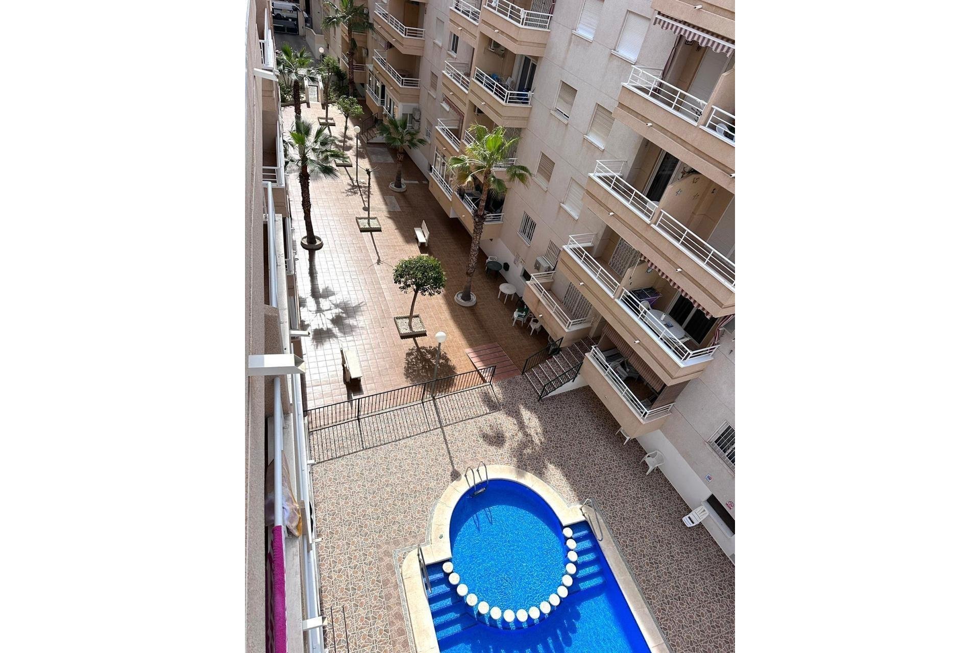 Herverkoop - Appartement -
Torrevieja - Estacion De Autobuses
