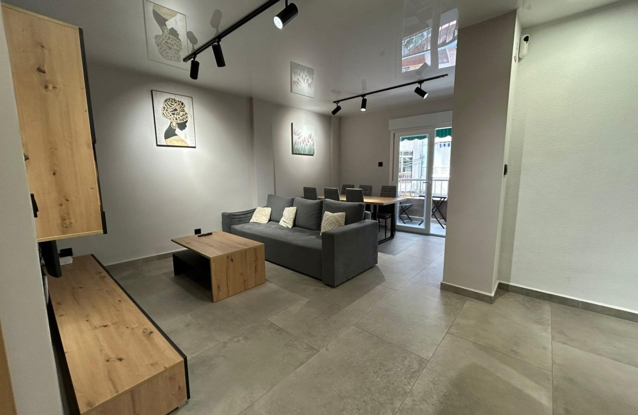 Herverkoop - Appartement -
Torrevieja - Estacion De Autobuses