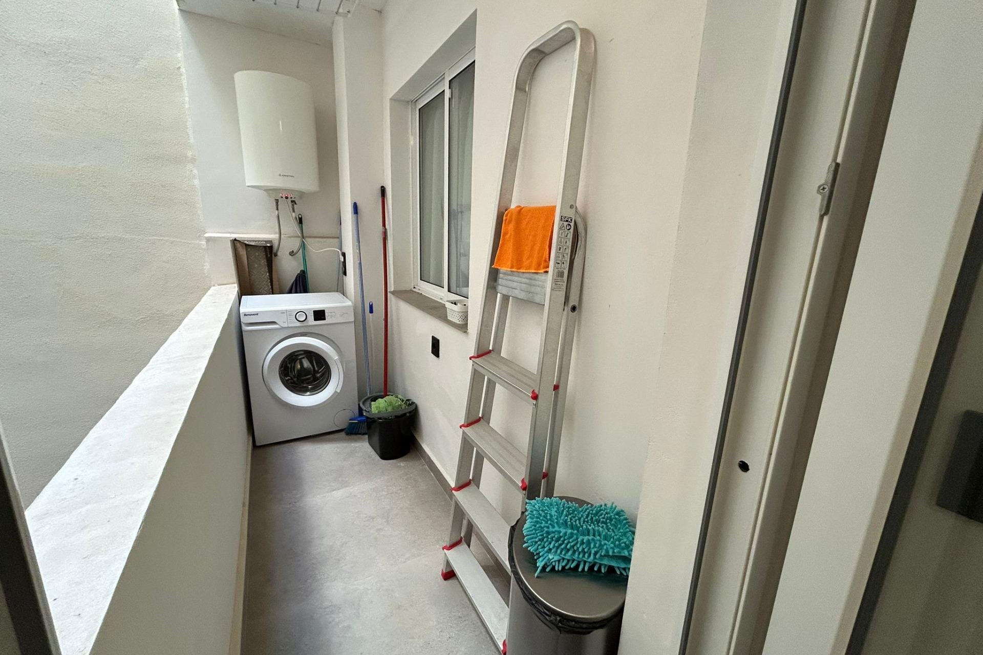 Herverkoop - Appartement -
Torrevieja - Estacion De Autobuses