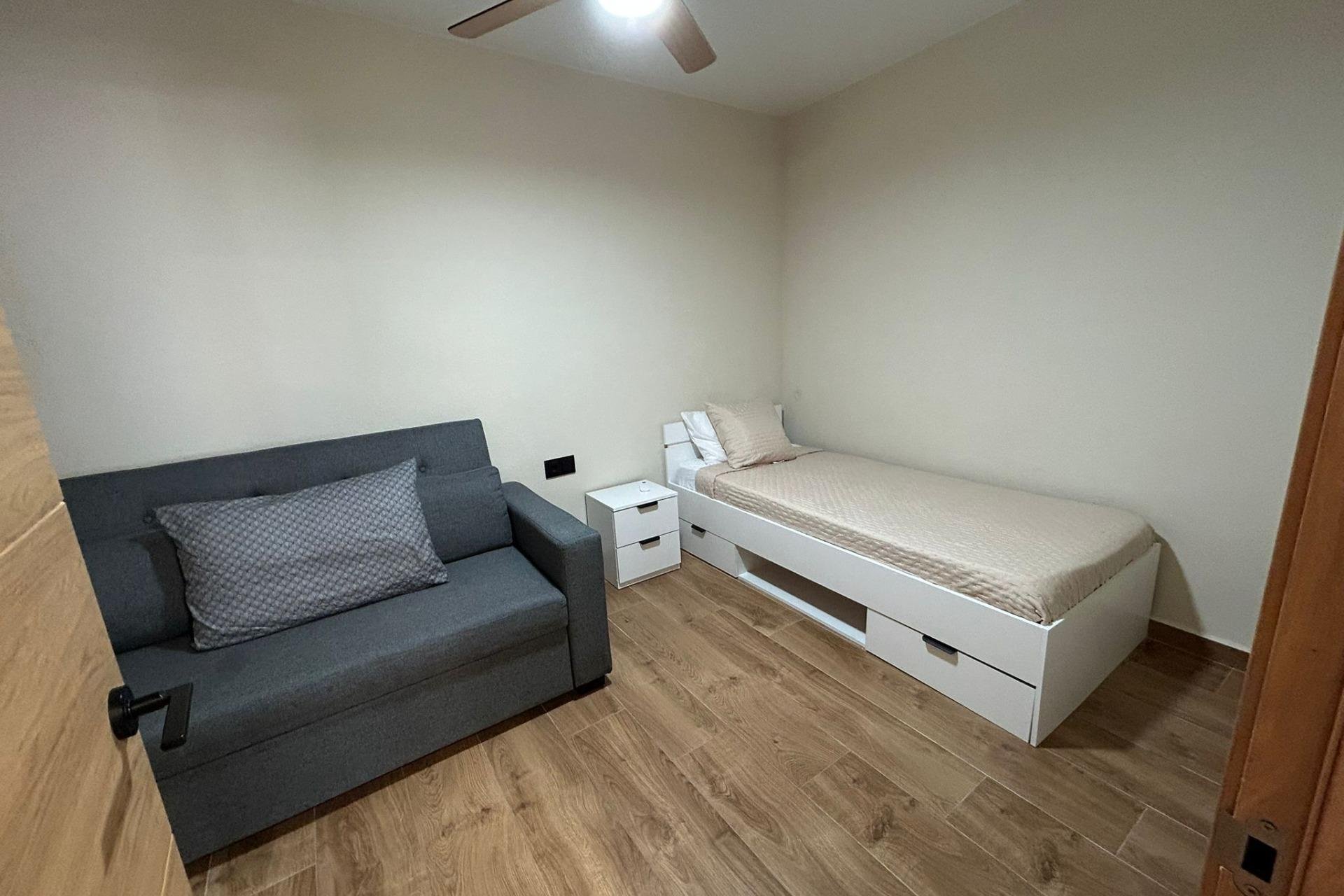 Herverkoop - Appartement -
Torrevieja - Estacion De Autobuses