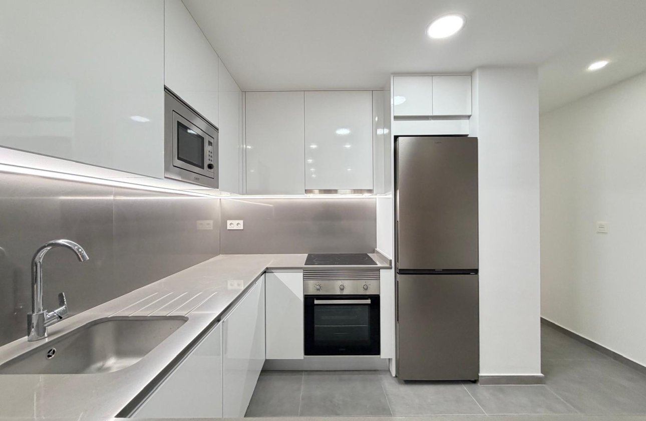 Herverkoop - Appartement -
Torrevieja - Estacion De Autobuses