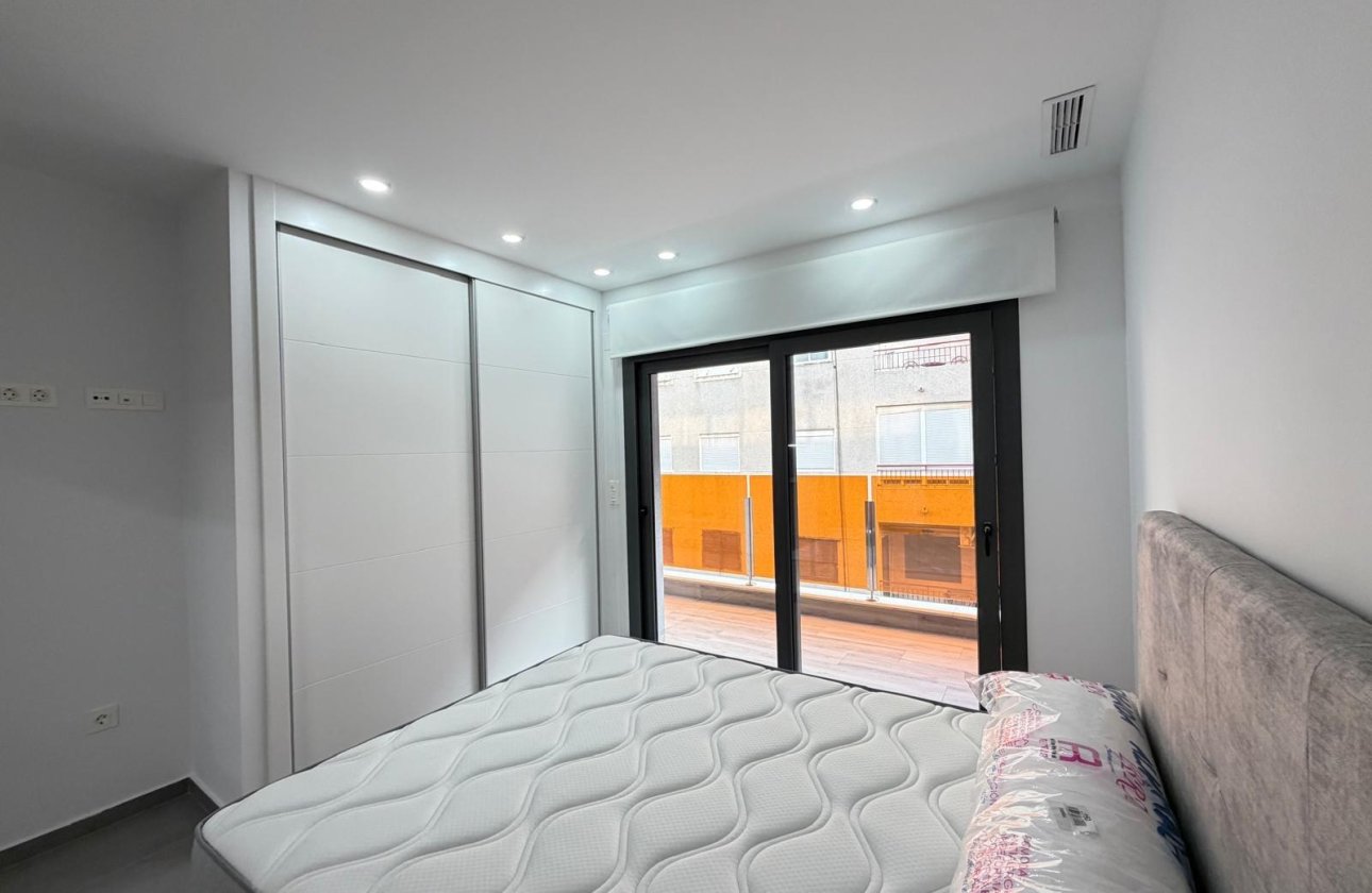 Herverkoop - Appartement -
Torrevieja - Estacion De Autobuses