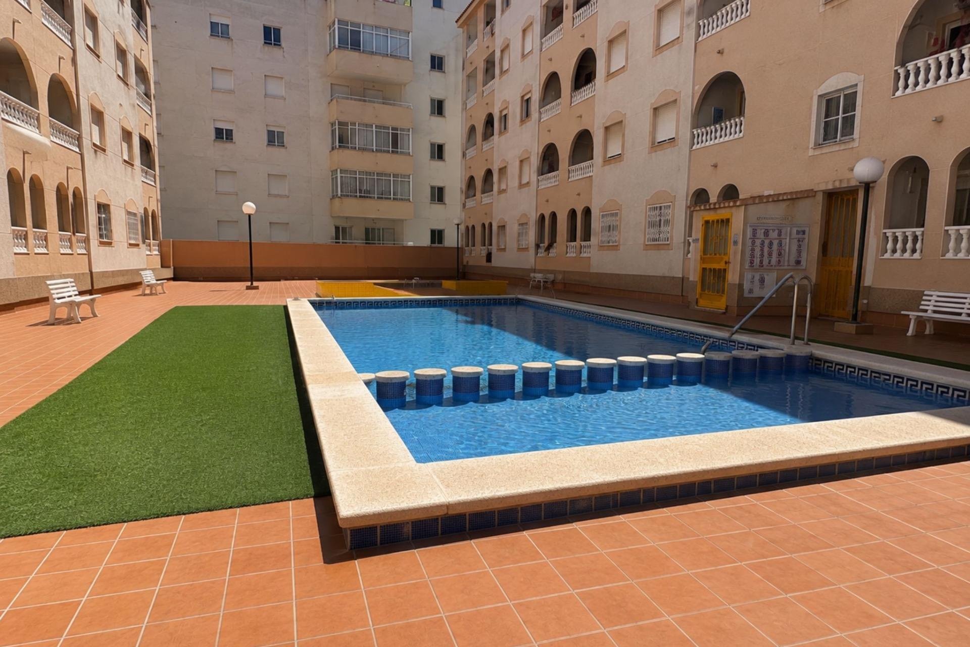 Herverkoop - Appartement -
Torrevieja - Estacion De Autobuses