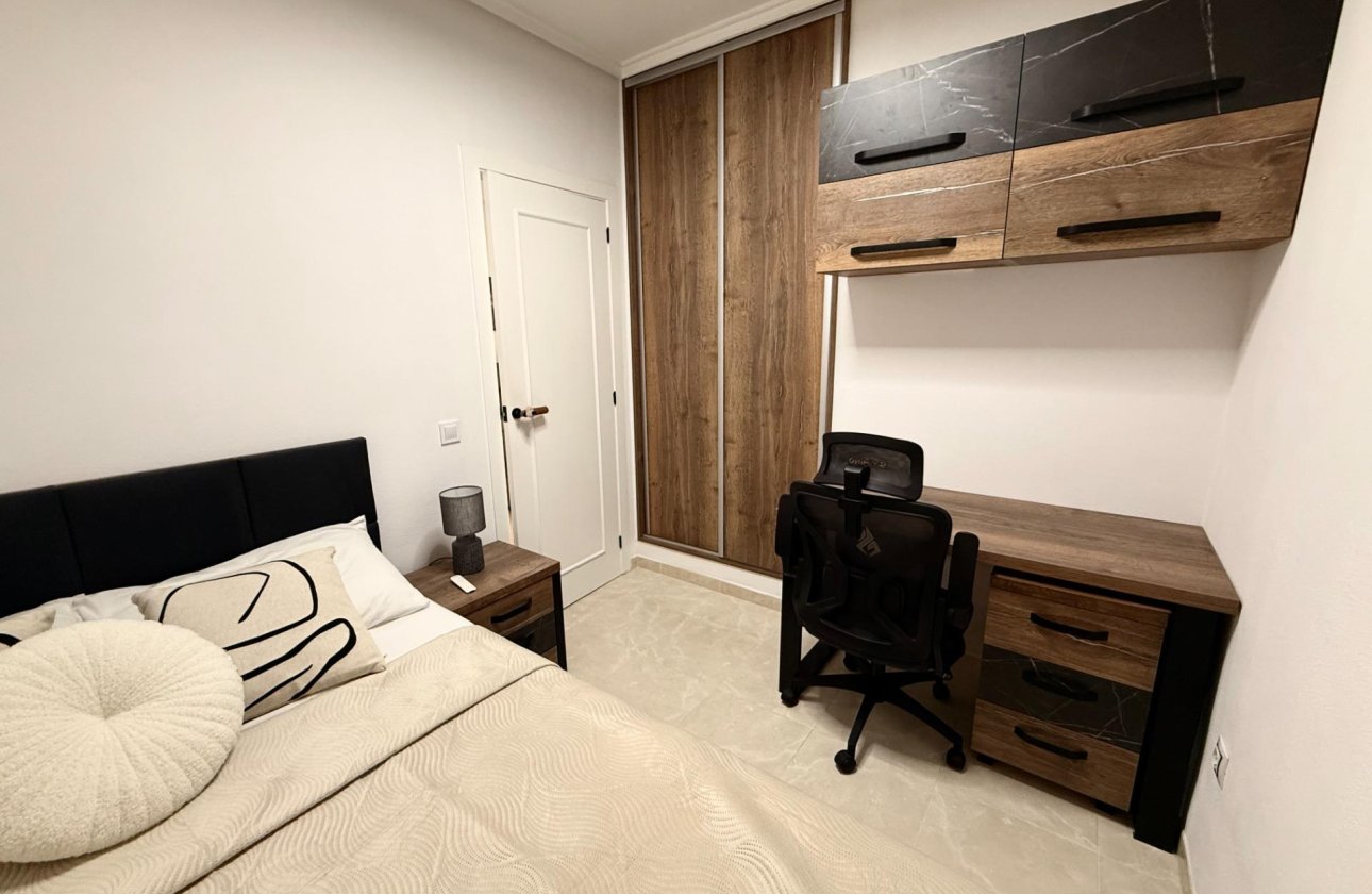 Herverkoop - Appartement -
Torrevieja - Estacion De Autobuses