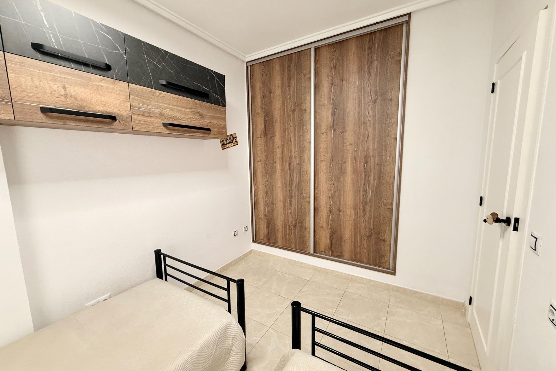 Herverkoop - Appartement -
Torrevieja - Estacion De Autobuses