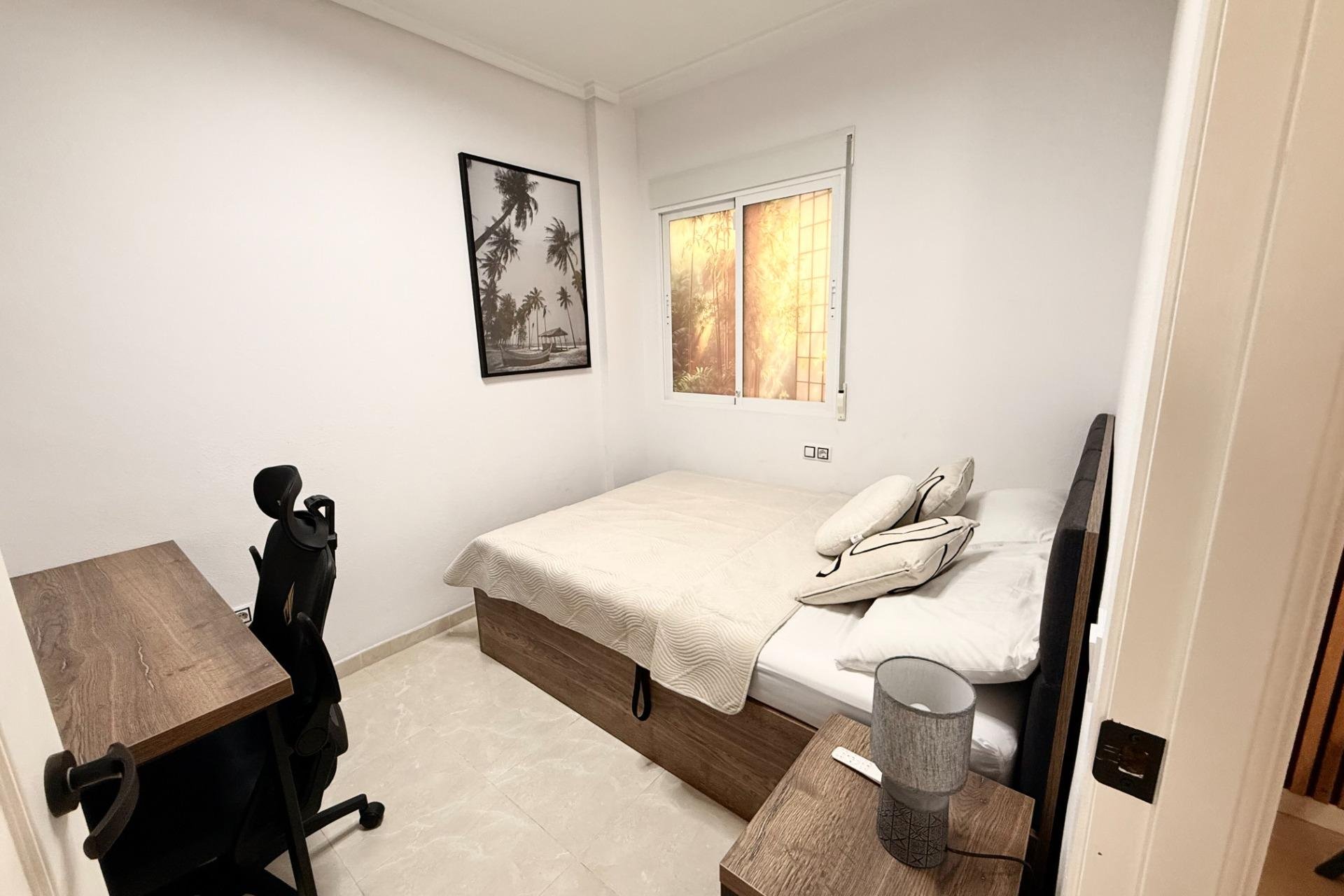 Herverkoop - Appartement -
Torrevieja - Estacion De Autobuses