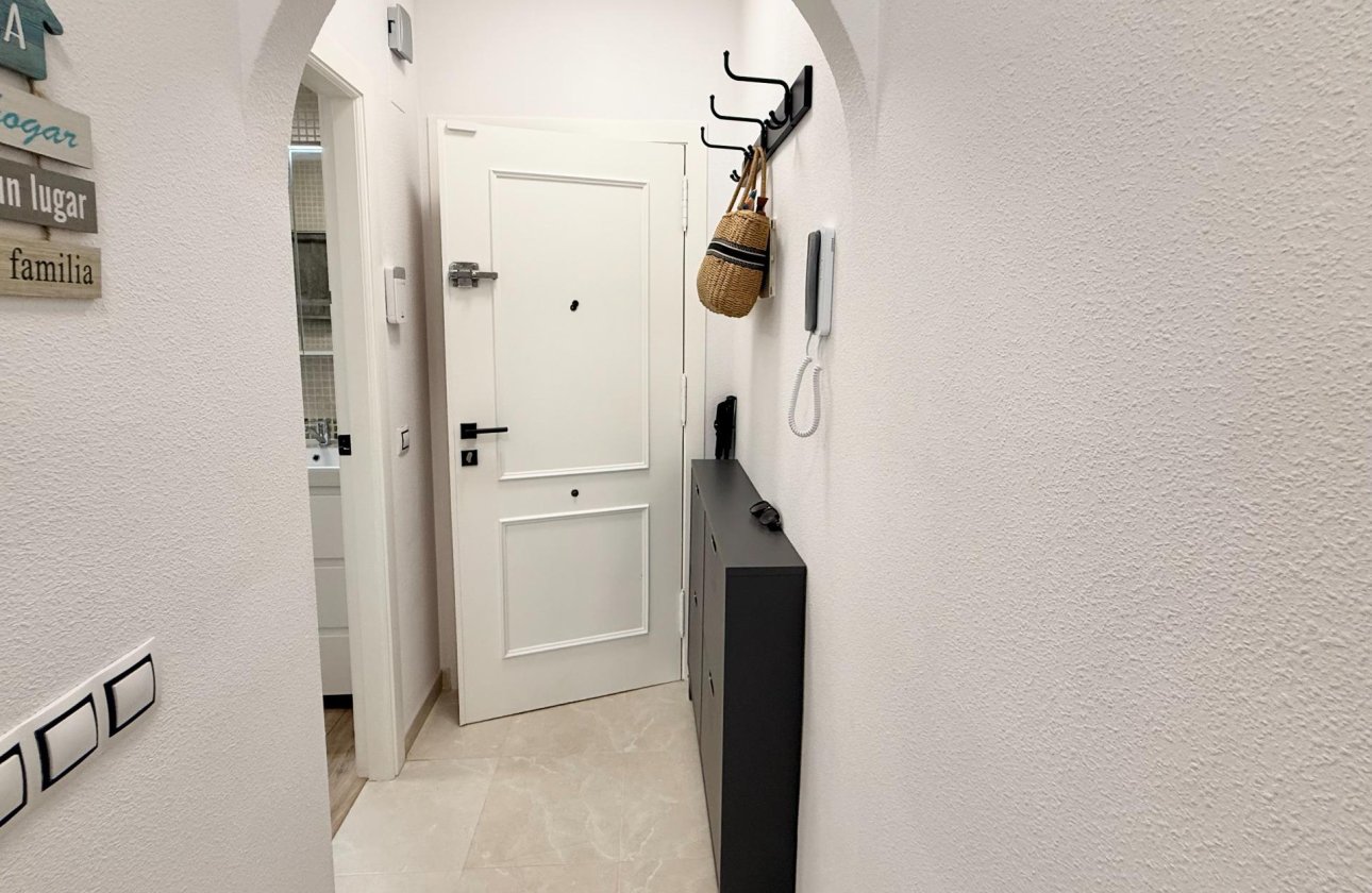 Herverkoop - Appartement -
Torrevieja - Estacion De Autobuses