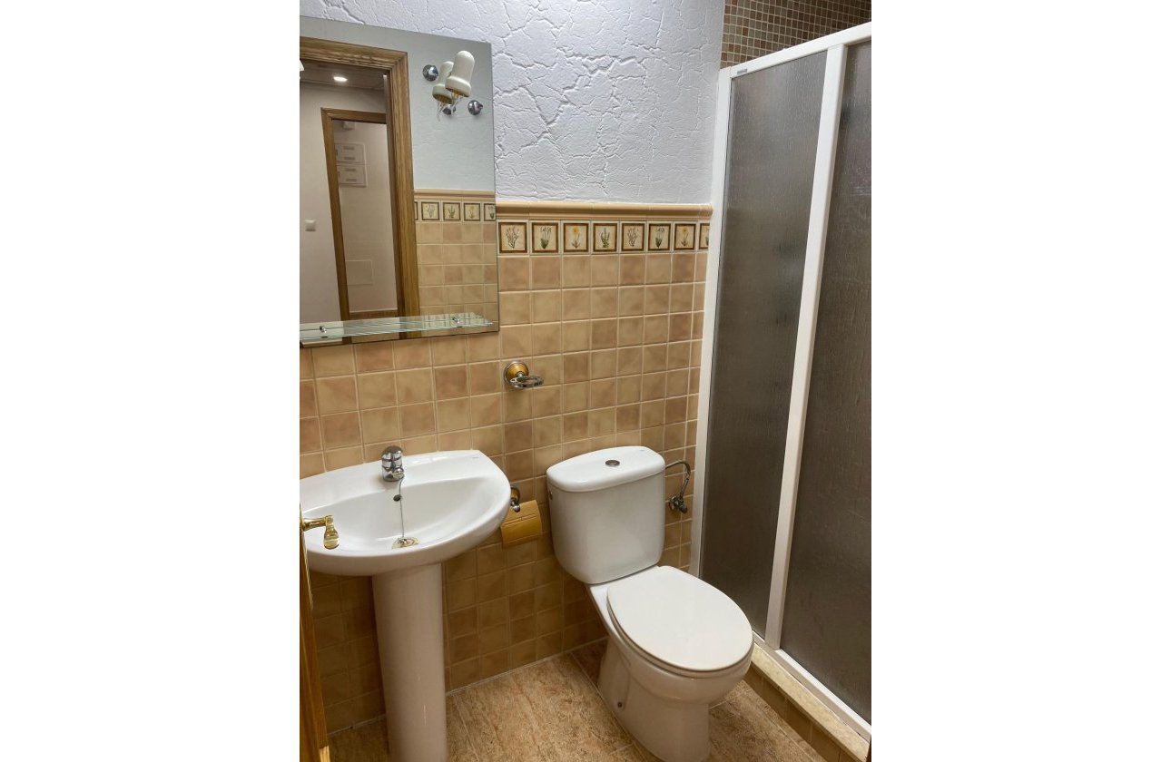 Herverkoop - Appartement -
Torrevieja - Estacion De Autobuses