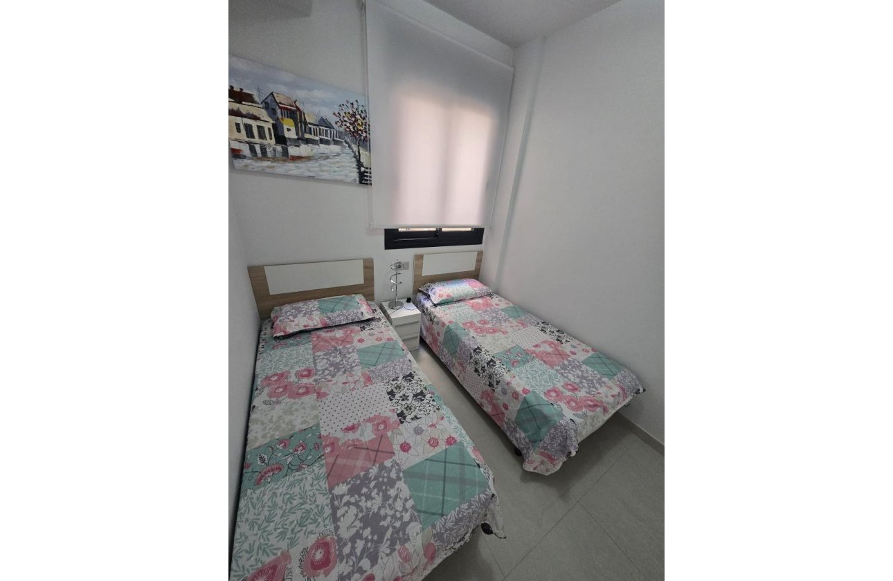 Herverkoop - Appartement -
Torrevieja - Estacion De Autobuses