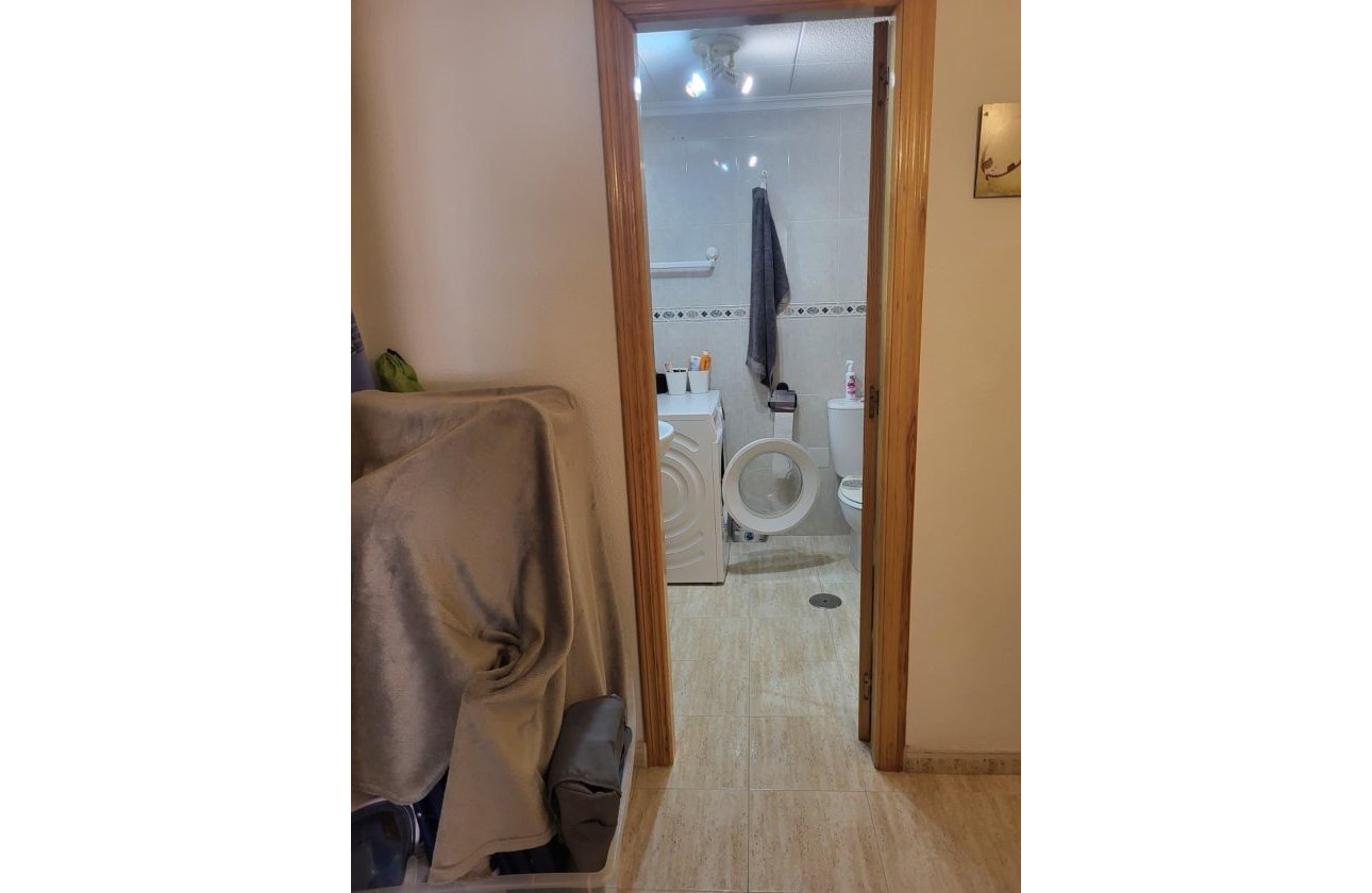 Herverkoop - Appartement -
Torrevieja - Estacion De Autobuses