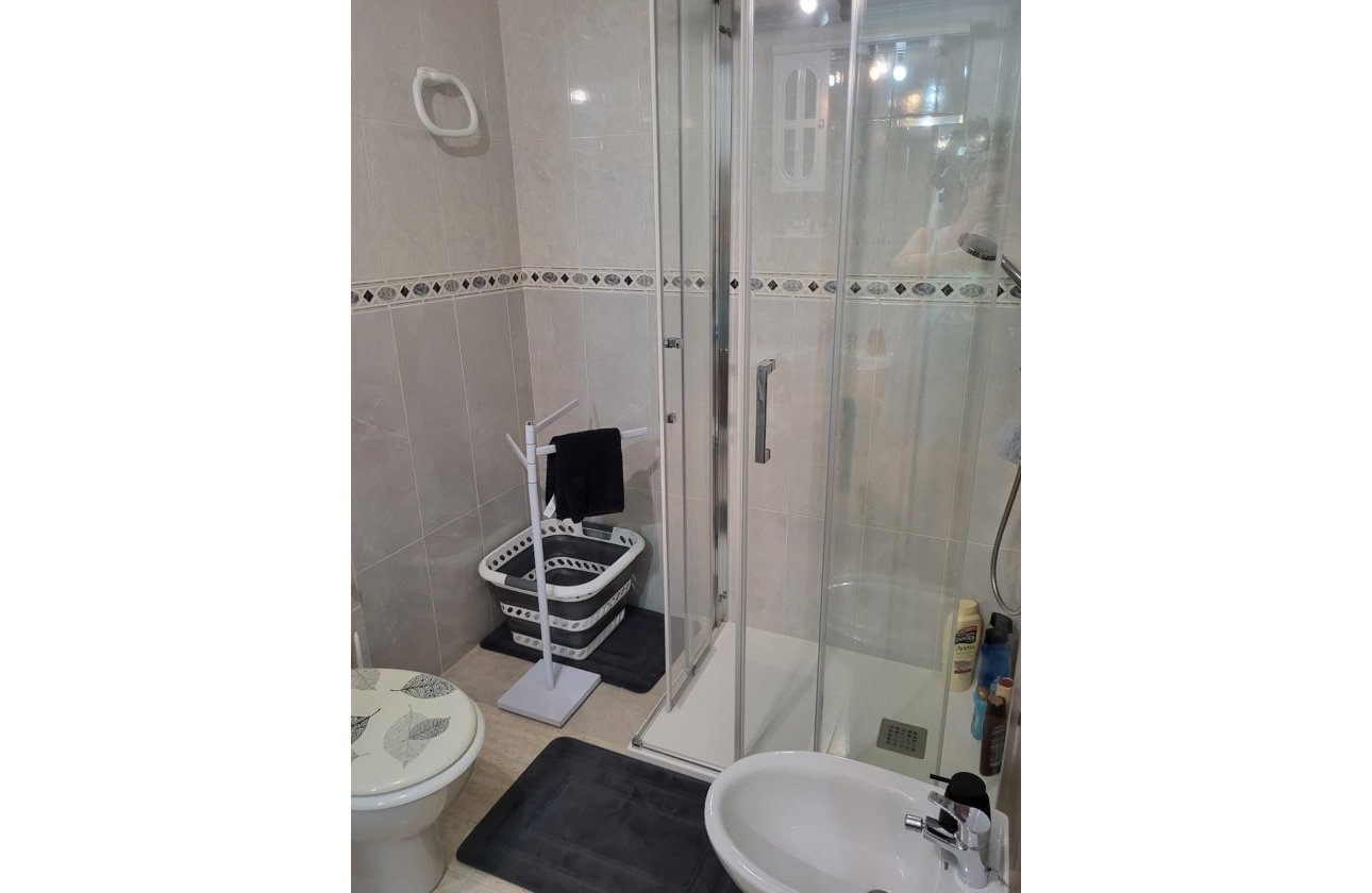 Herverkoop - Appartement -
Torrevieja - Estacion De Autobuses