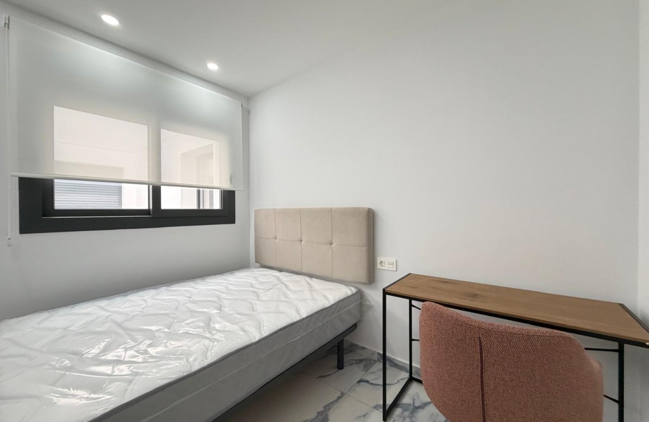 Herverkoop - Appartement -
Torrevieja - Estacion De Autobuses