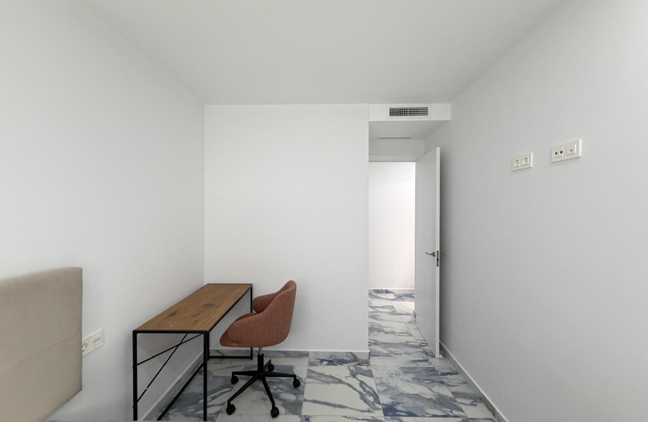 Herverkoop - Appartement -
Torrevieja - Estacion De Autobuses