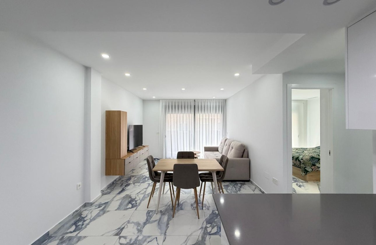 Herverkoop - Appartement -
Torrevieja - Estacion De Autobuses