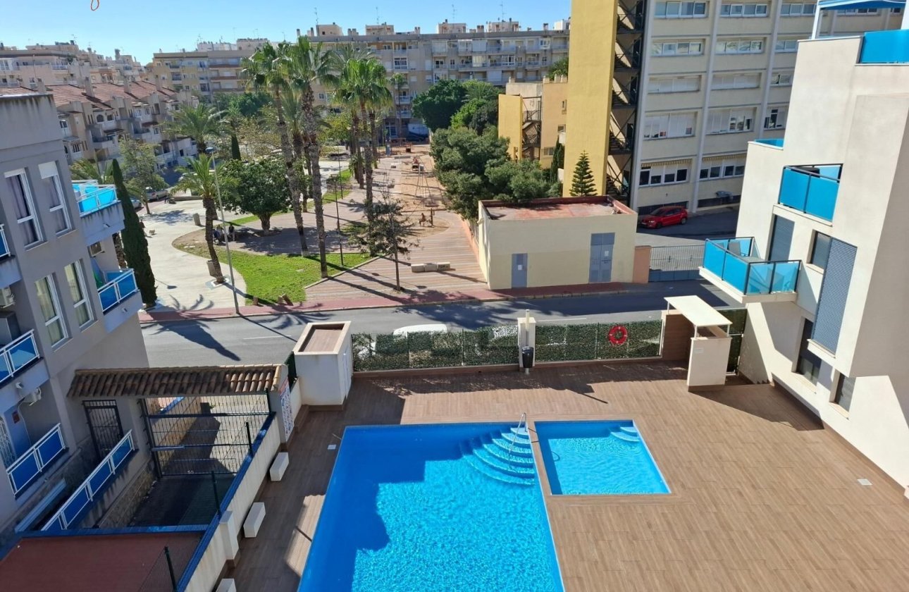 Herverkoop - Appartement -
Torrevieja - Estacion De Autobuses