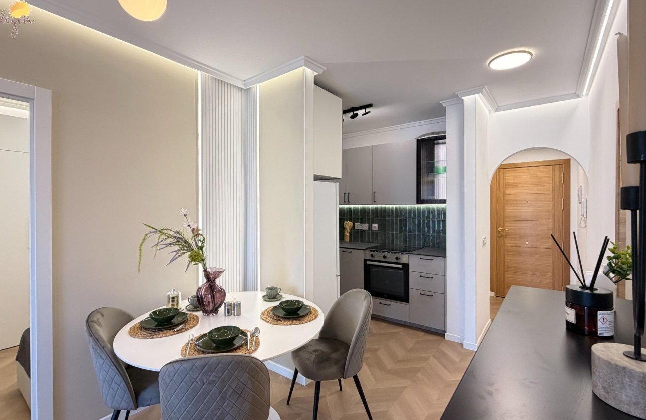 Herverkoop - Appartement -
Torrevieja - Estacion De Autobuses