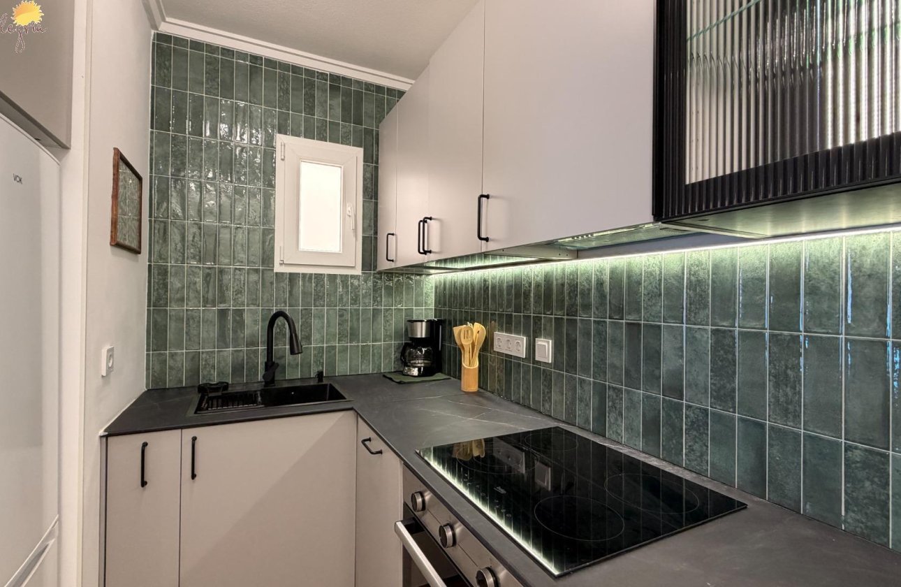 Herverkoop - Appartement -
Torrevieja - Estacion De Autobuses
