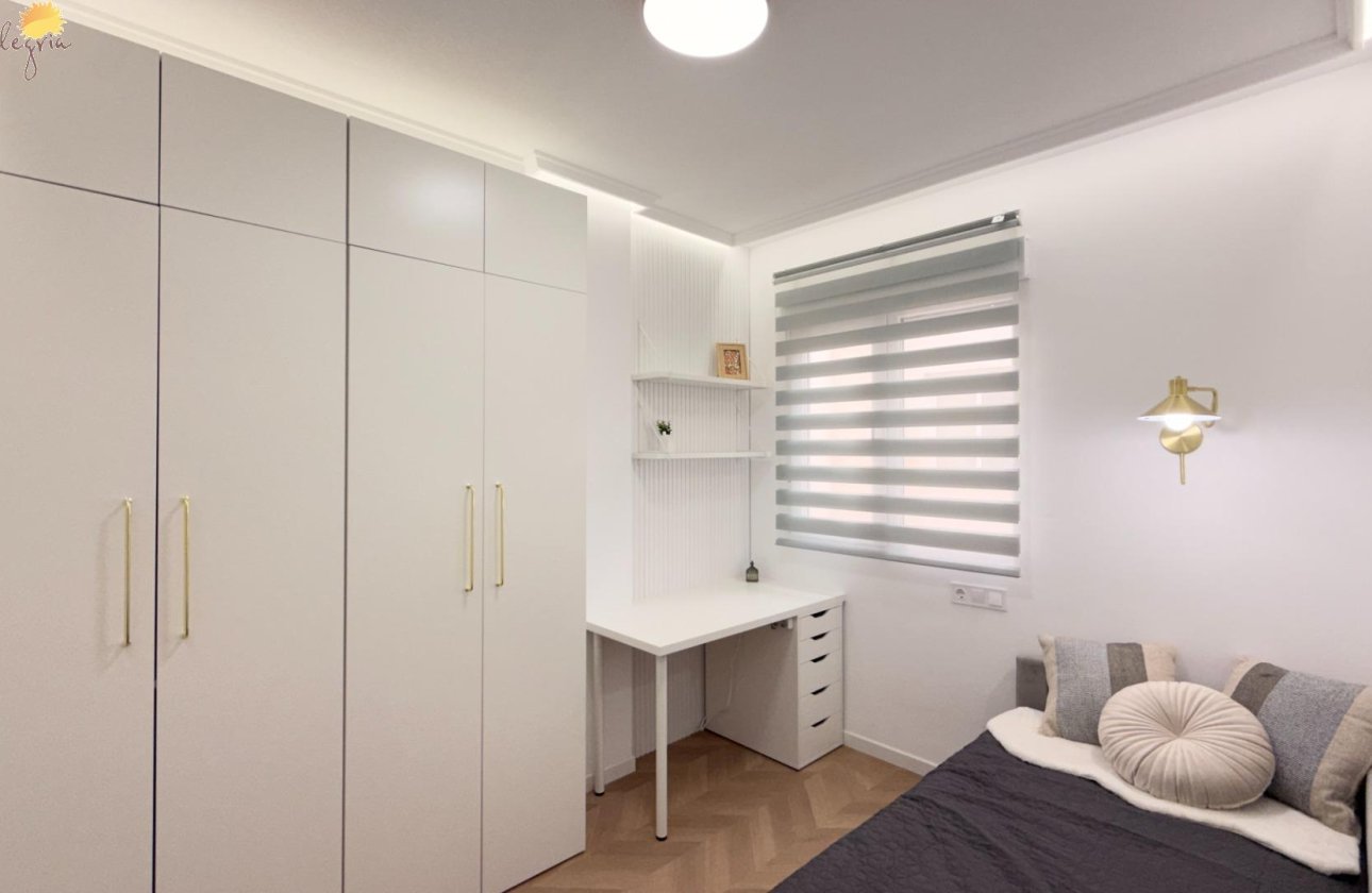Herverkoop - Appartement -
Torrevieja - Estacion De Autobuses