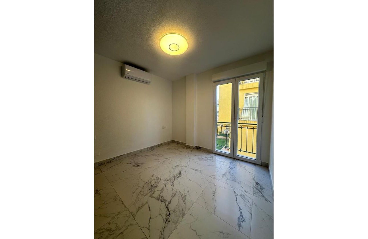 Herverkoop - Appartement -
Torrevieja - La Veleta