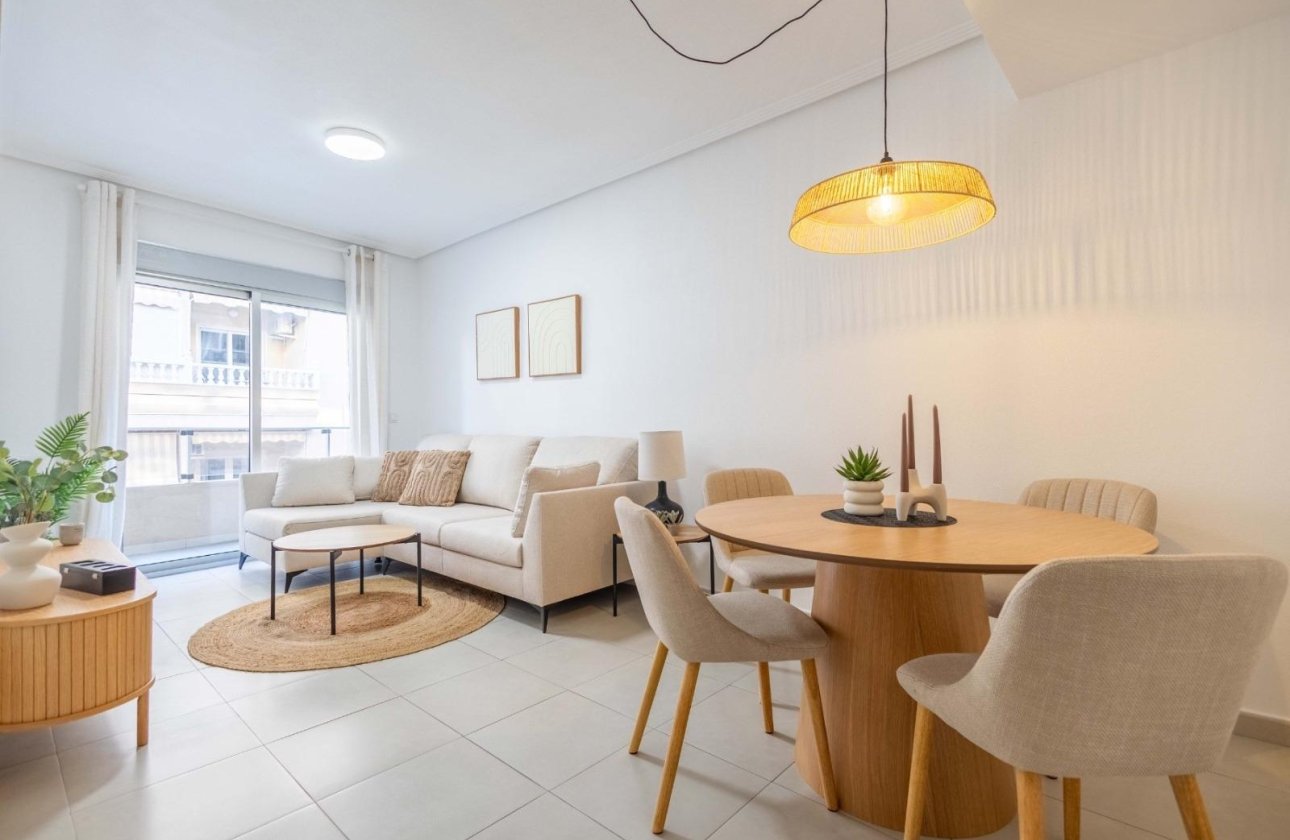 Herverkoop - Appartement -
Torrevieja - Las Calas