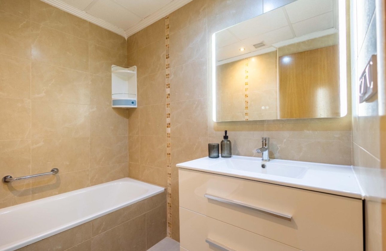 Herverkoop - Appartement -
Torrevieja - Las Calas