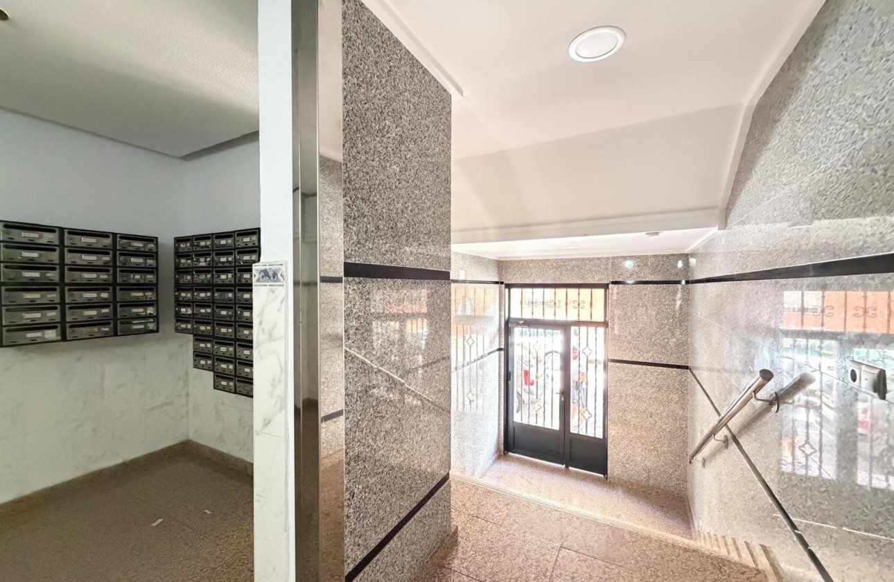 Herverkoop - Appartement -
Torrevieja - Las Piscinas Naturales