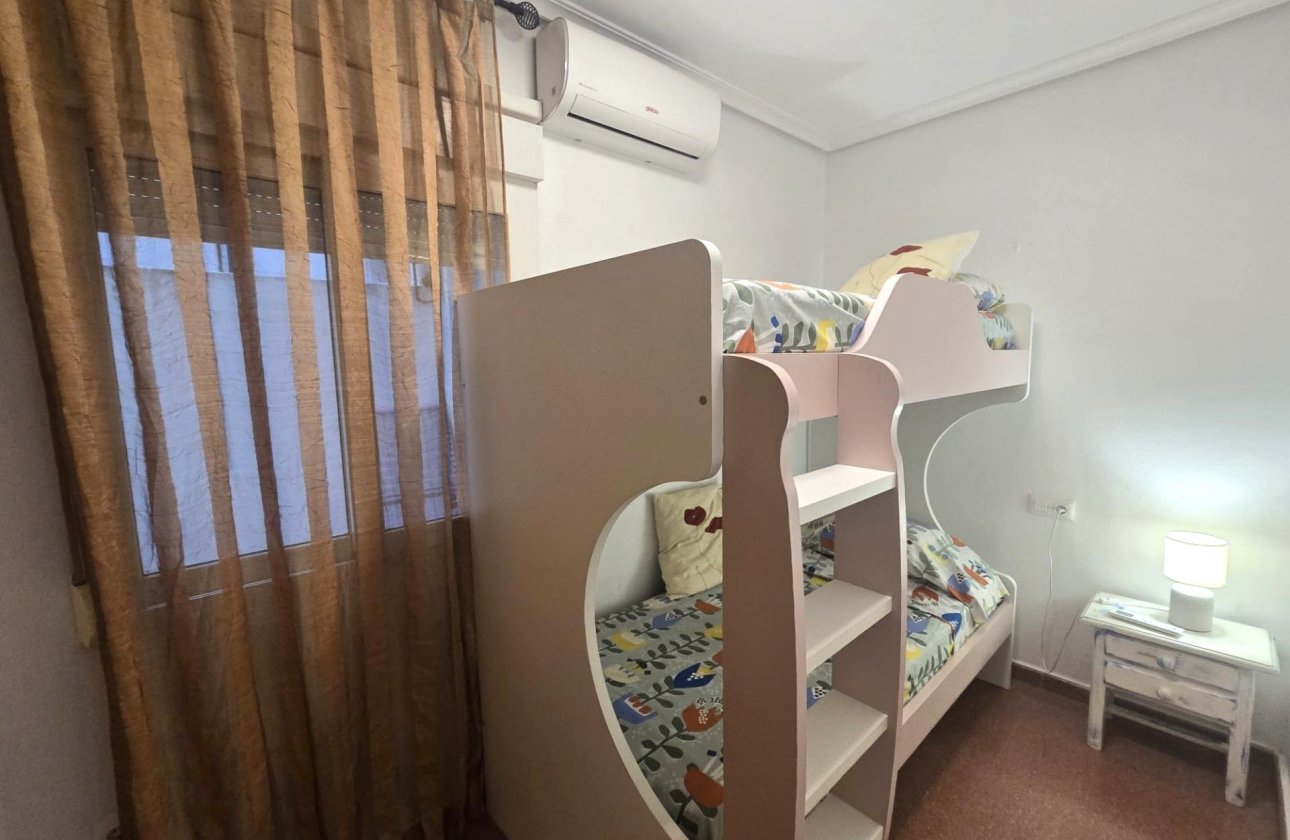 Herverkoop - Appartement -
Torrevieja - Las Piscinas Naturales