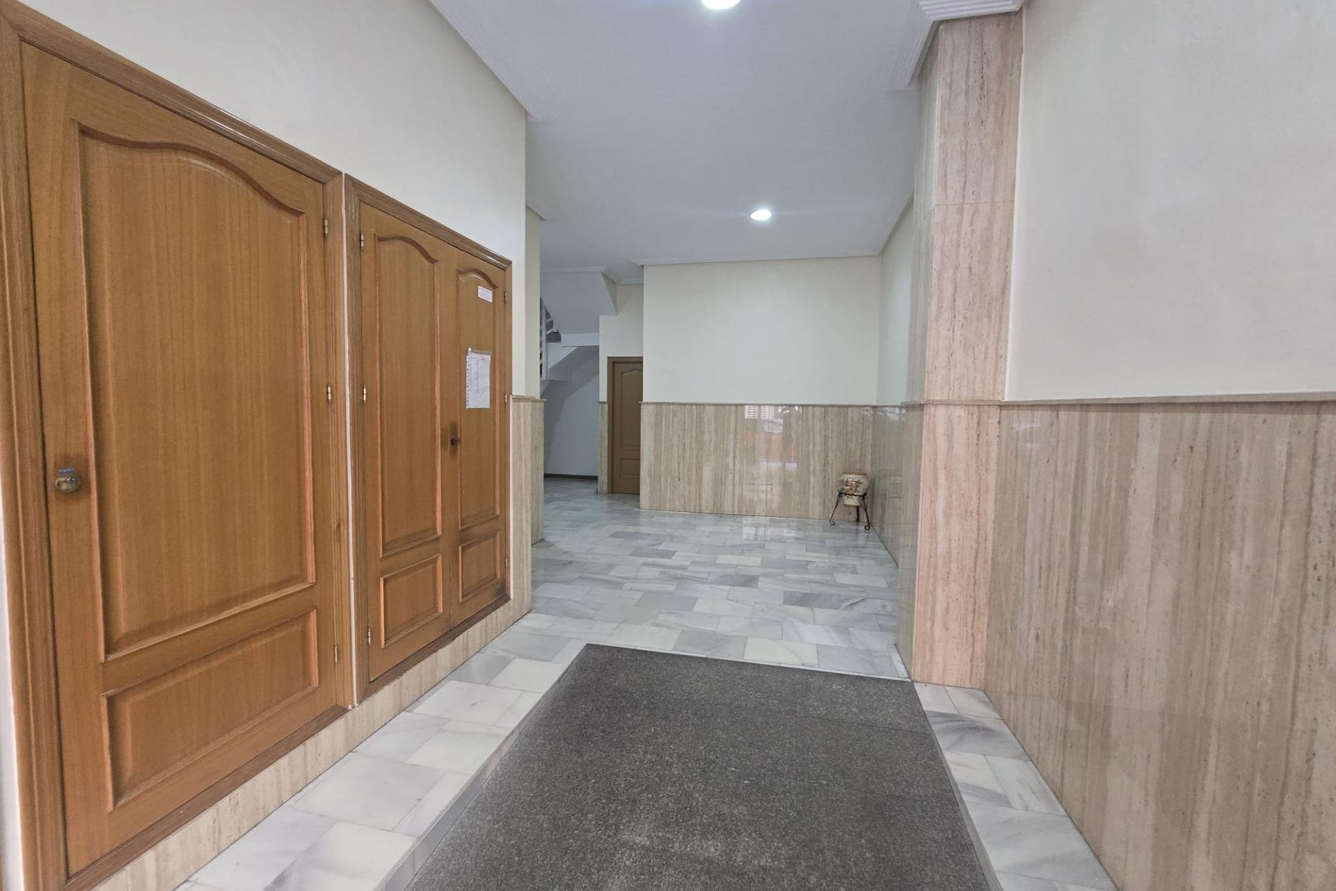 Herverkoop - Appartement -
Torrevieja - Las Piscinas Naturales