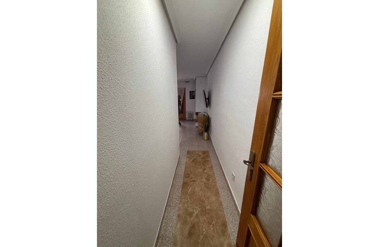 Herverkoop - Appartement -
Torrevieja - Los Frutales