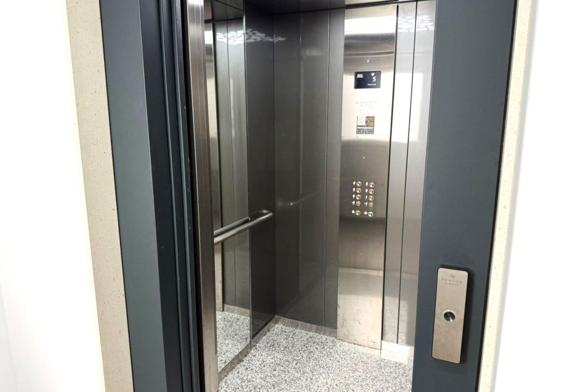 Herverkoop - Appartement -
Torrevieja - PARQUE DE LAS NACIONES