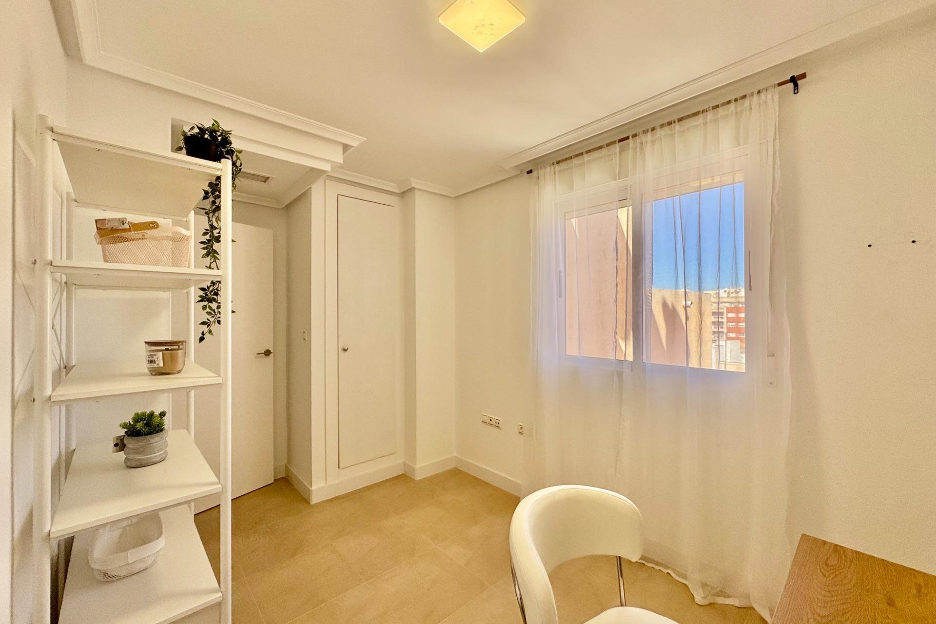 Herverkoop - Appartement -
Torrevieja - PARQUE DE LAS NACIONES