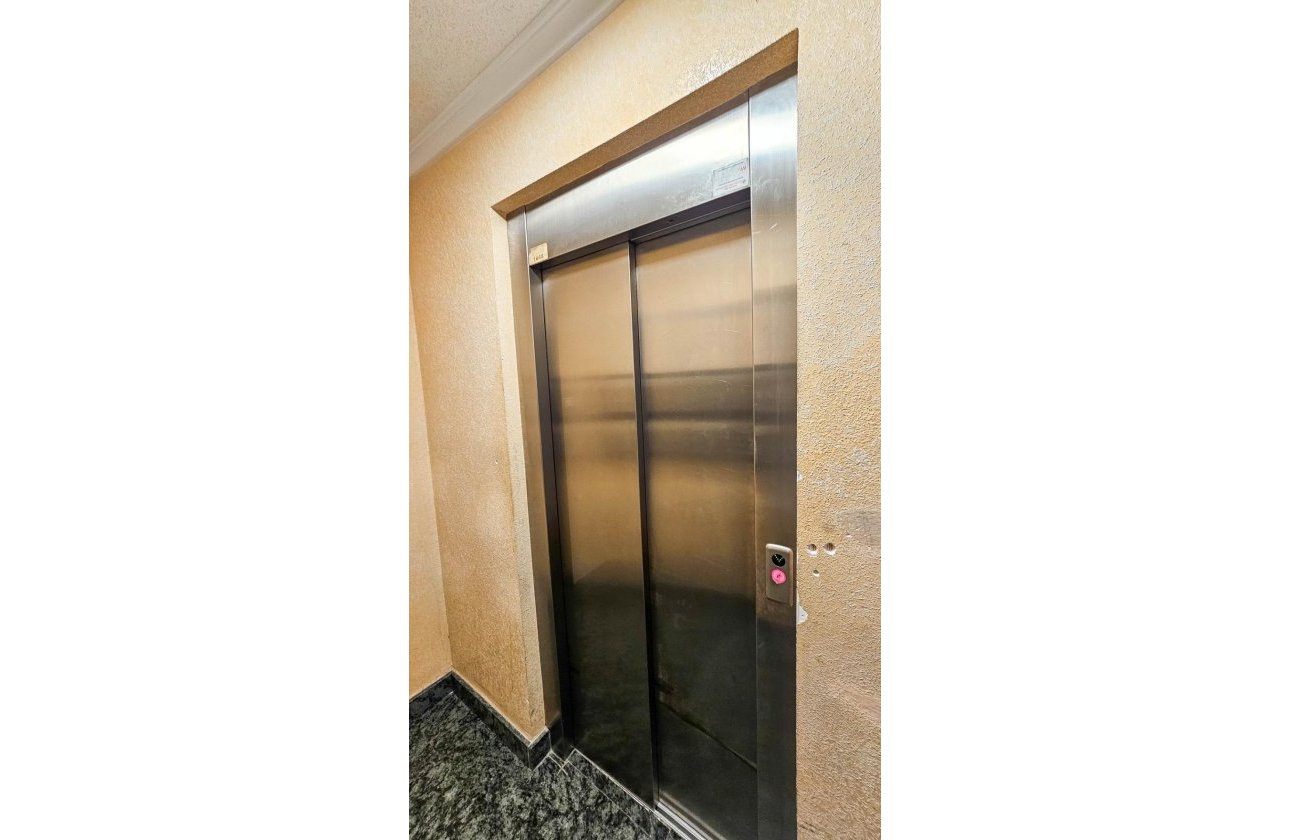 Herverkoop - Appartement -
Torrevieja - PARQUE DE LAS NACIONES