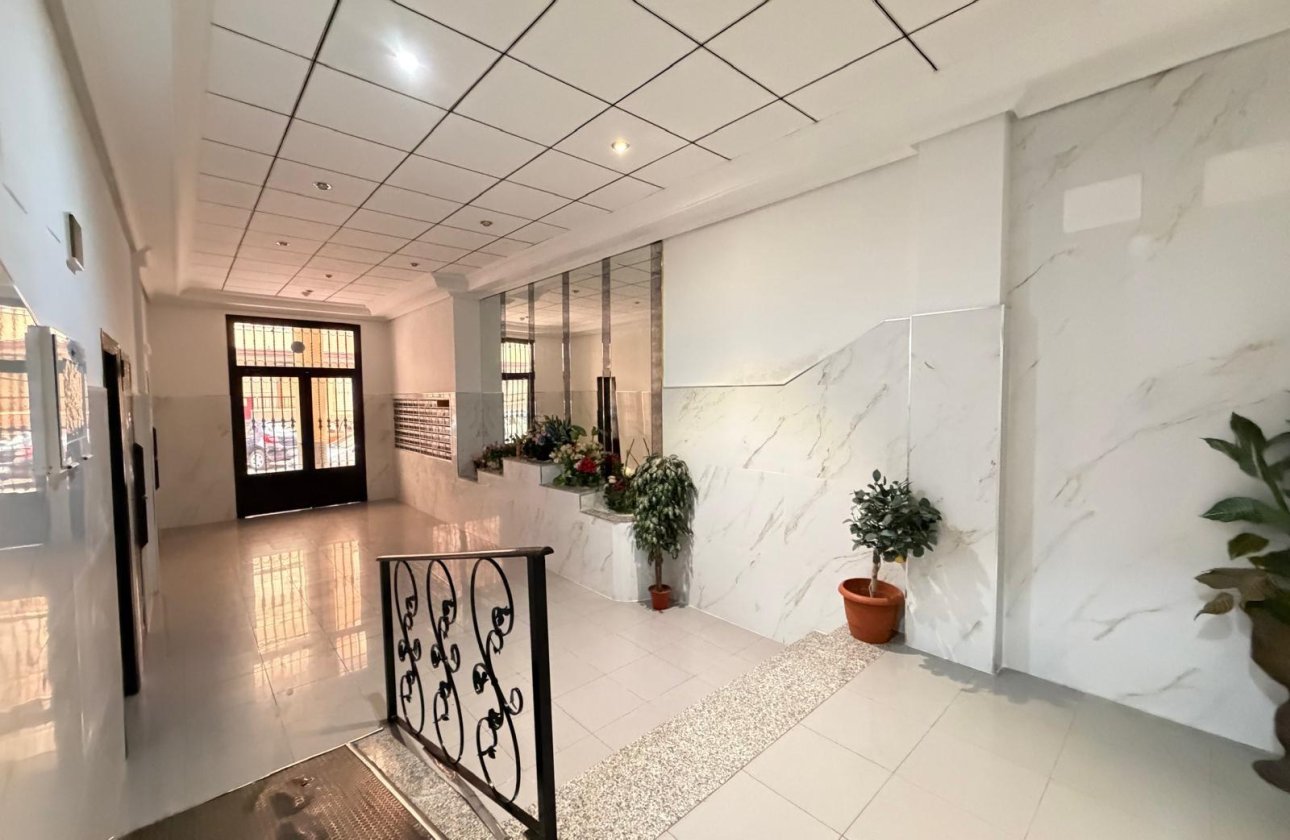Herverkoop - Appartement -
Torrevieja - PARQUE DE LAS NACIONES