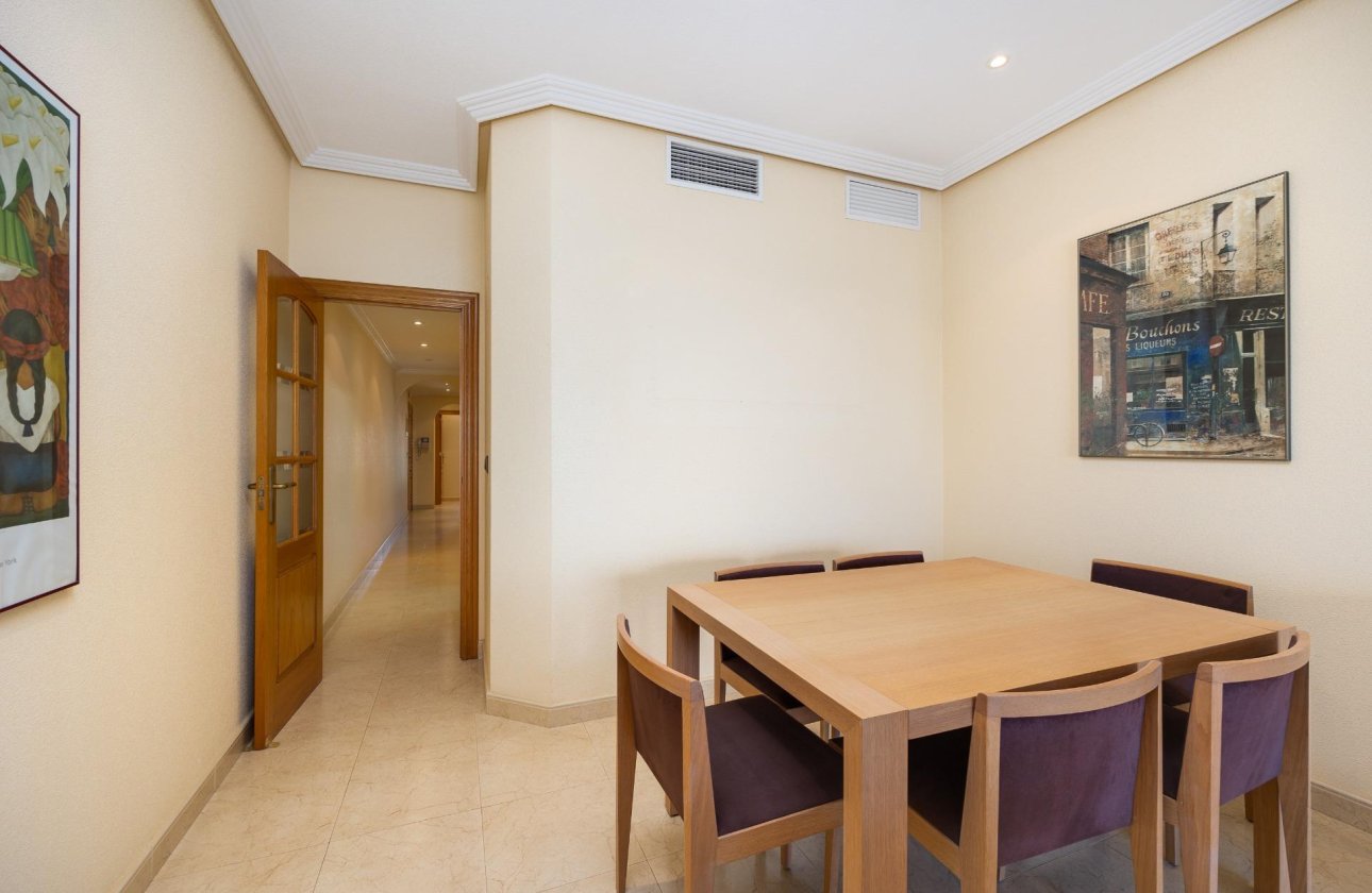 Herverkoop - Appartement -
Torrevieja - Paseo Maritimo
