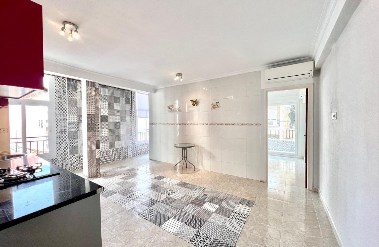 Herverkoop - Appartement -
Torrevieja - Paseo Maritimo