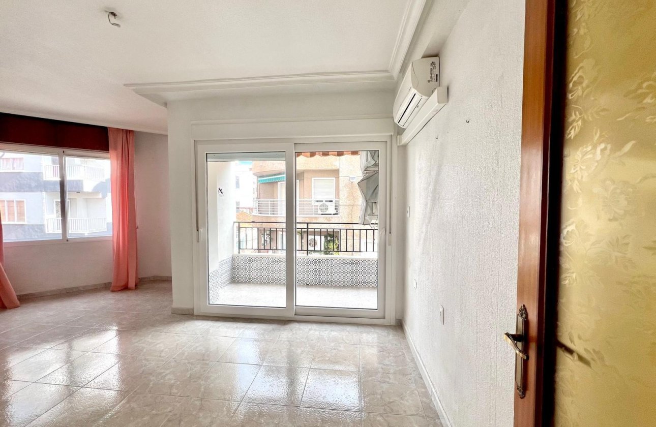 Herverkoop - Appartement -
Torrevieja - Paseo Maritimo