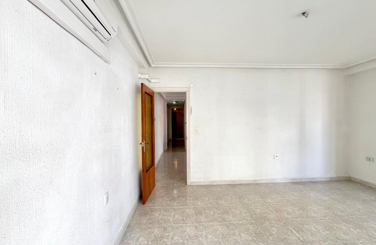 Herverkoop - Appartement -
Torrevieja - Paseo Maritimo