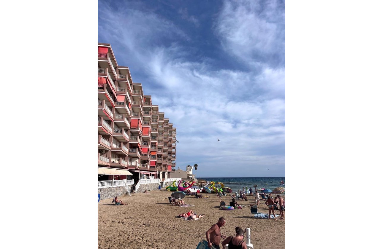 Herverkoop - Appartement -
Torrevieja - Playa de los Locos