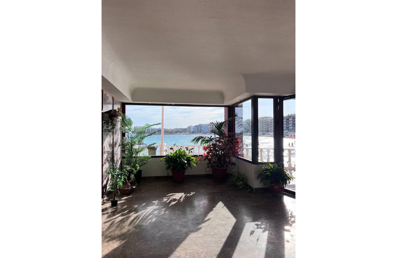 Herverkoop - Appartement -
Torrevieja - Playa de los Locos