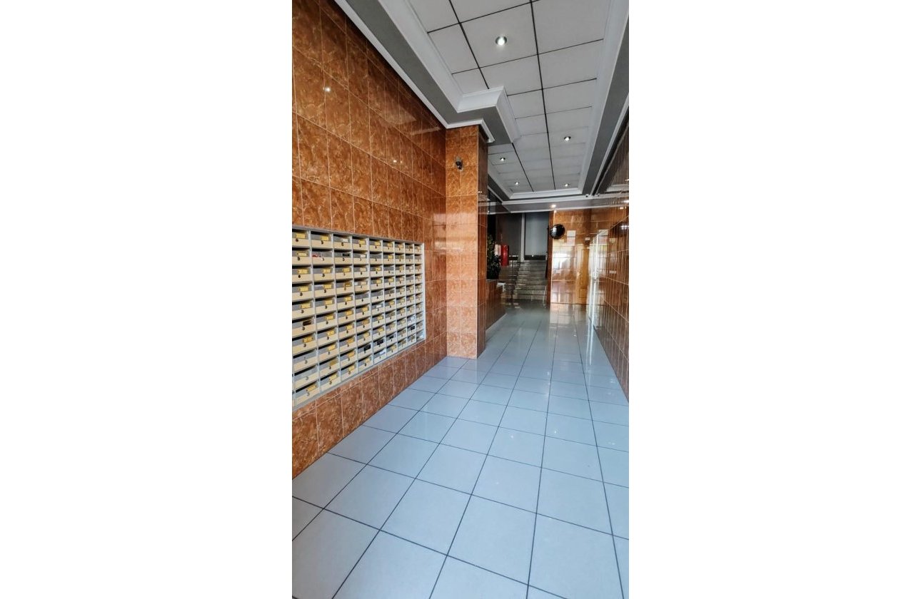 Herverkoop - Appartement -
Torrevieja - Playa de los Locos