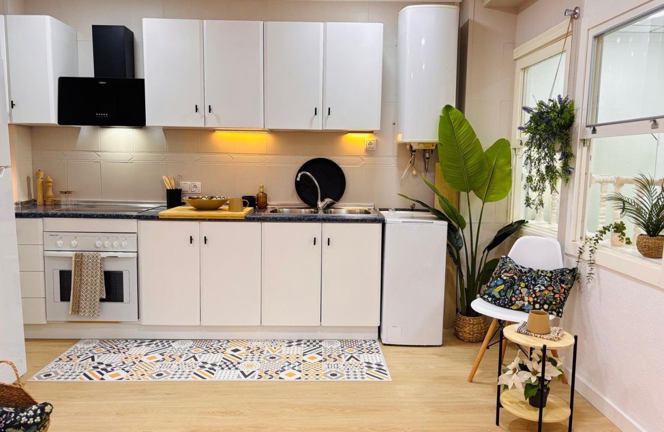 Herverkoop - Appartement -
Torrevieja - Playa de los Locos