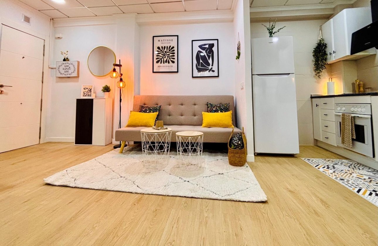 Herverkoop - Appartement -
Torrevieja - Playa de los Locos