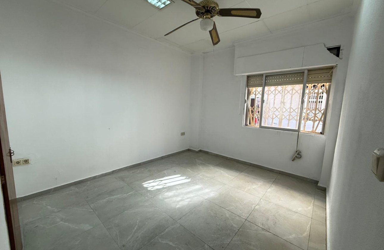 Herverkoop - Appartement -
Torrevieja - Playa de los Locos