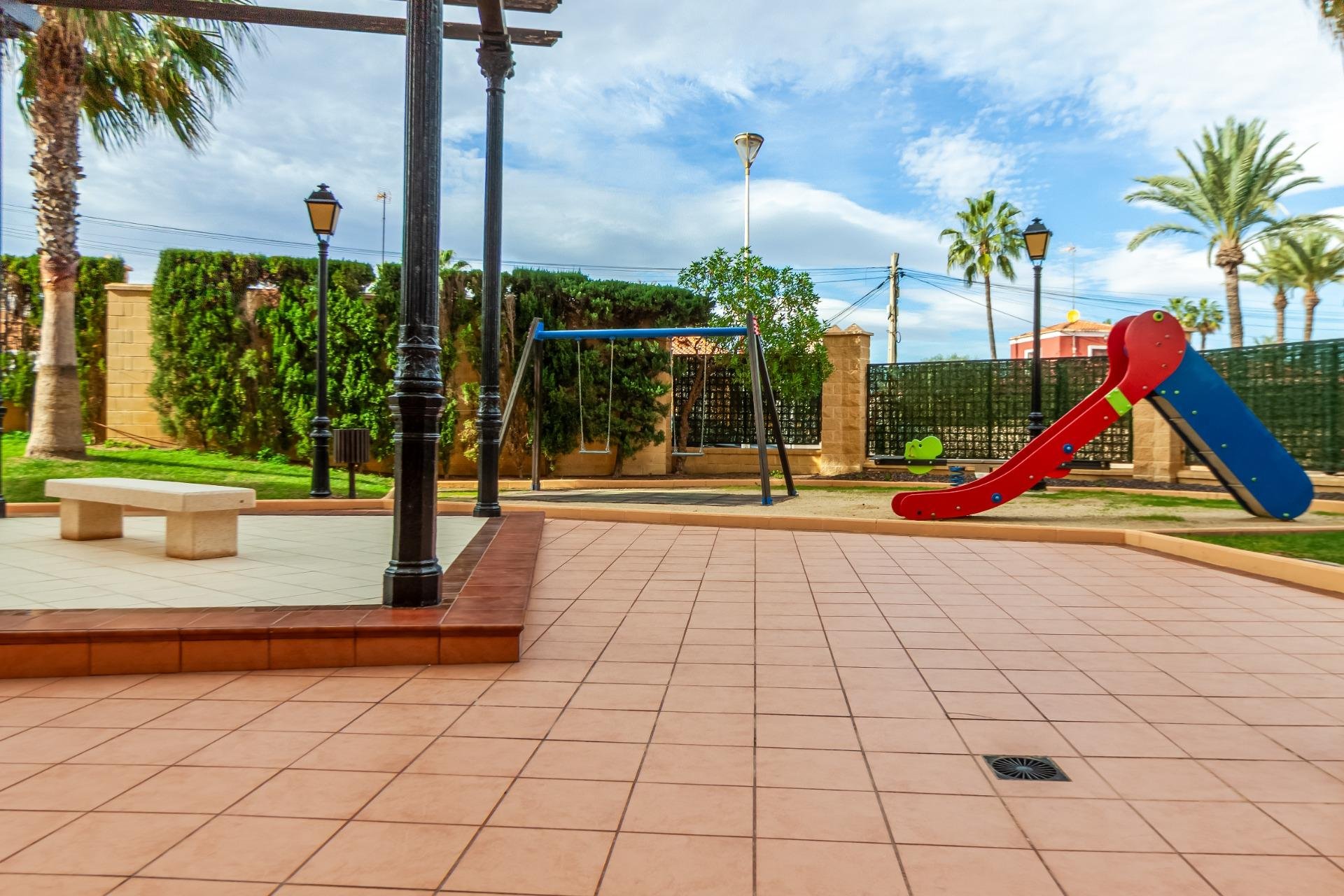 Herverkoop - Appartement -
Torrevieja - Playa de los Locos