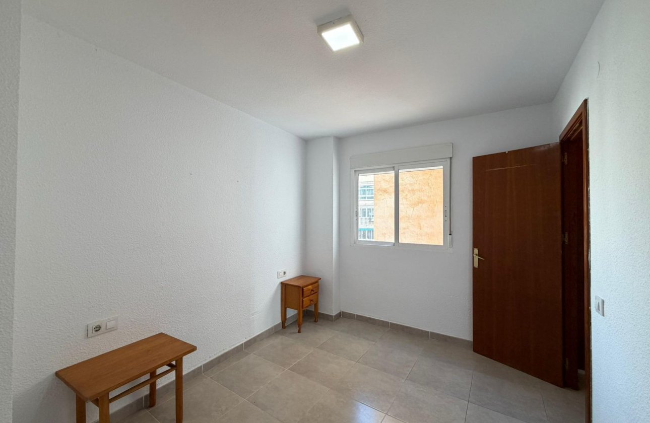 Herverkoop - Appartement -
Torrevieja - Playa de los Locos